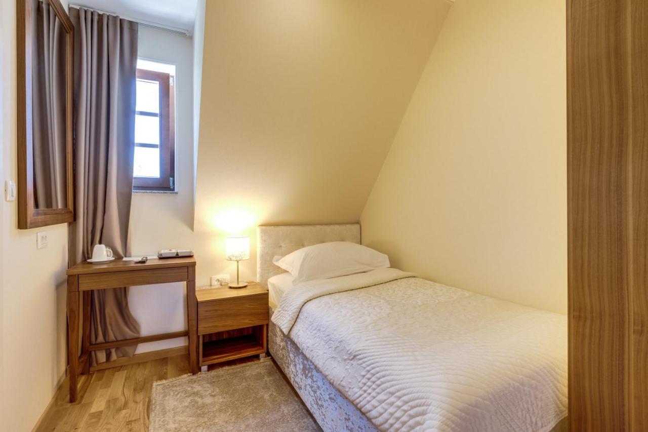 Grand Lakes Rooms Plitvička Jezera Rom bilde