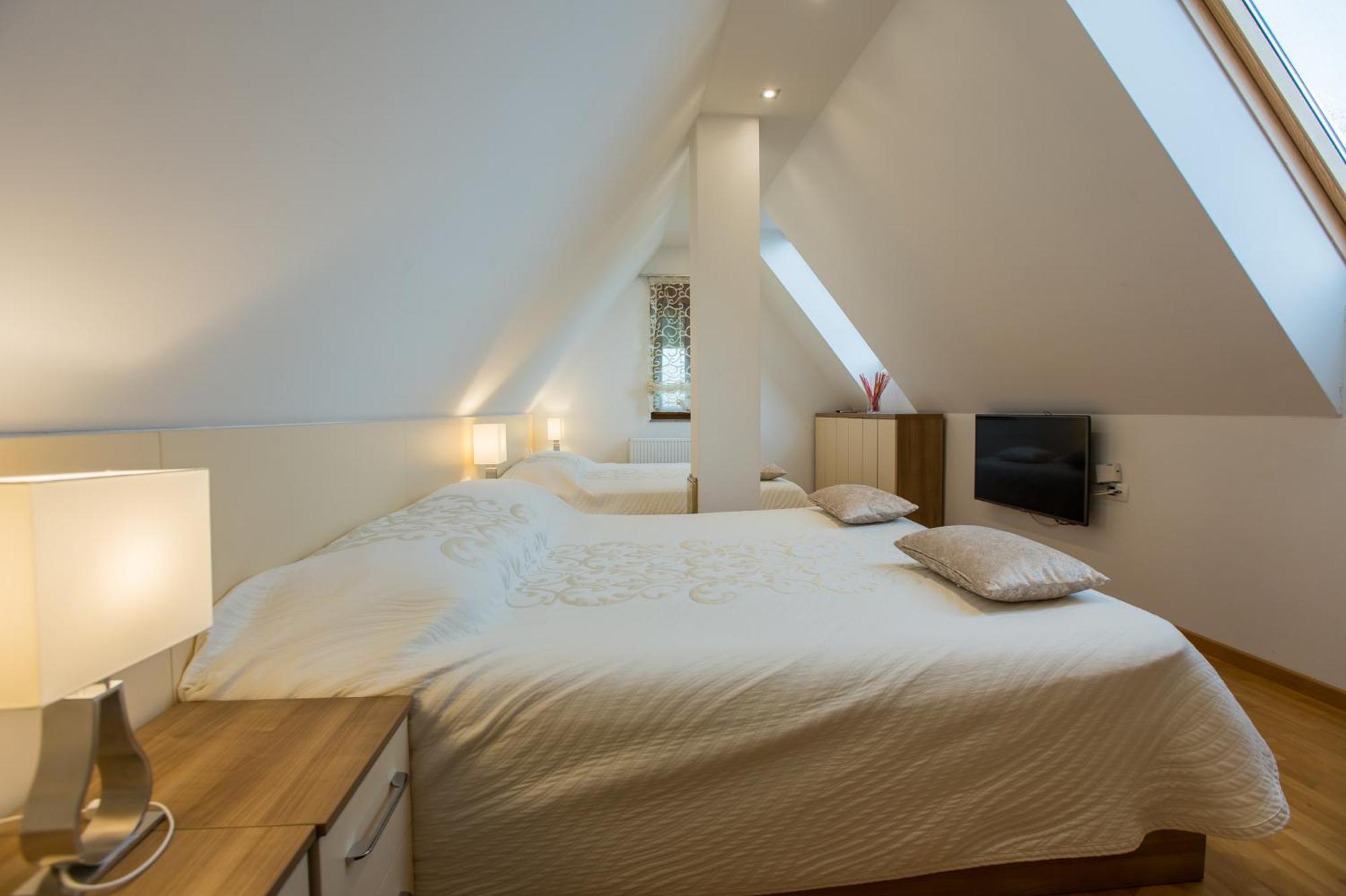 Grand Lakes Rooms Plitvička Jezera Rom bilde